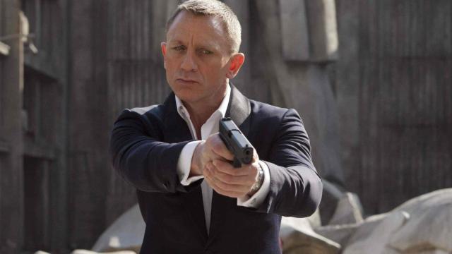 Daniel Craig interpretando a James Bond