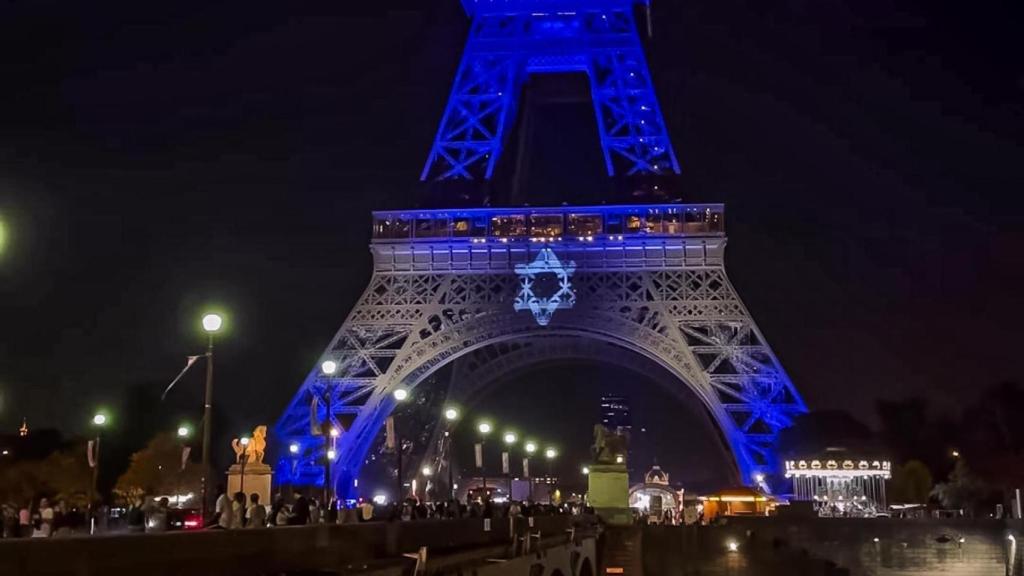 Imagen de la Torre Eiffel con la bandera de Israel