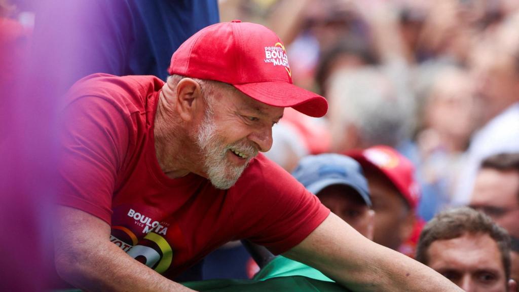 El presidente de Brasil, Luiz Inácio Lula da Silva, participa en un mitin con el candidato a la alcaldía de Sao Paulo, Guilherme Boulos.