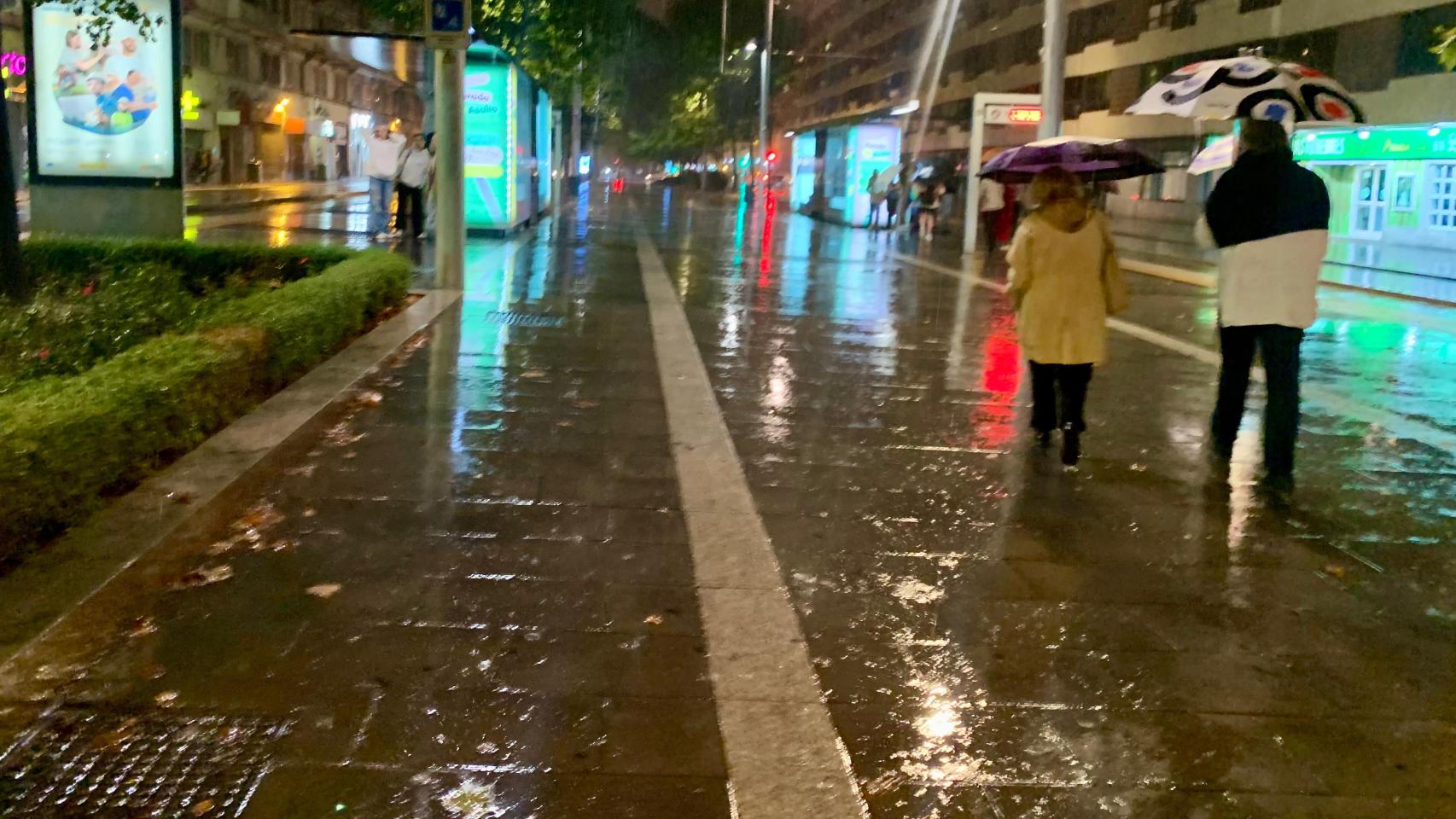 Lluvia intensa en Zaragoza, imagen de archivo.