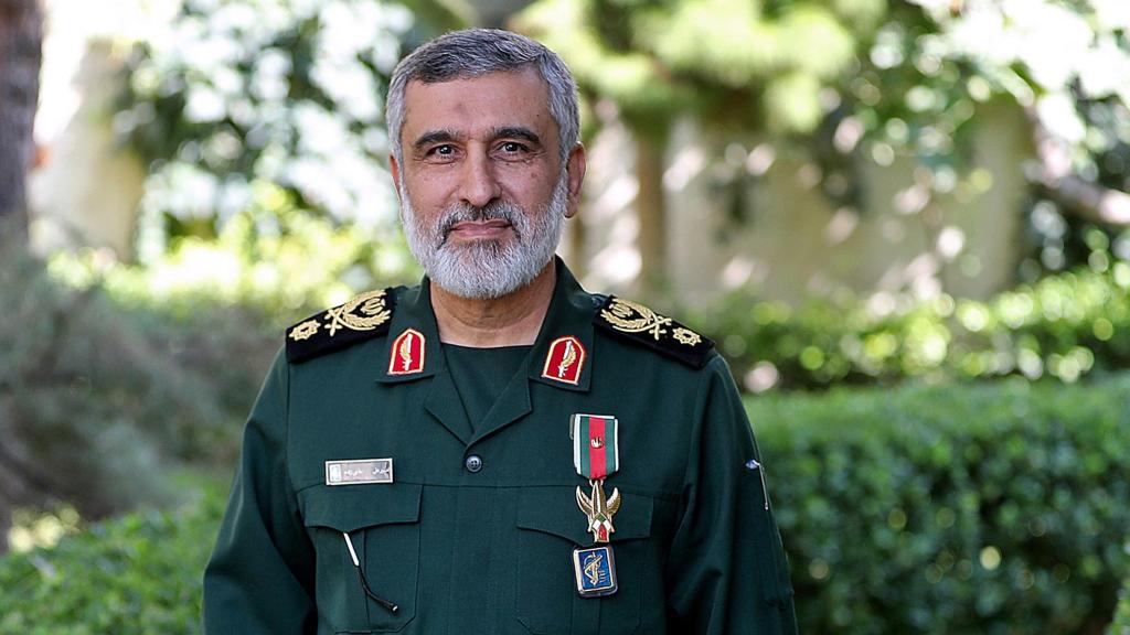 El comandante de la Fuerza Aeroespacial del CGRI, Amir Ali Hajizadeh, después de recibir la Medalla de honor 'Fath' del Líder Supremo de Irán, el Ayatolá Ali Jamenei.