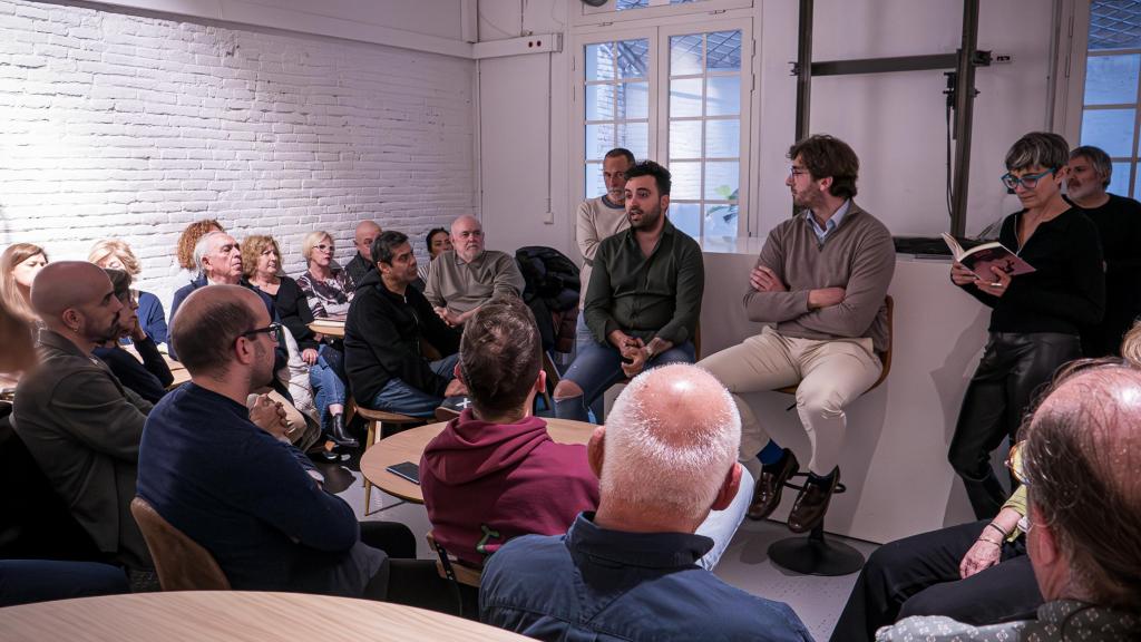 Pol Turró durante la presentación de su libro en Barcelona.