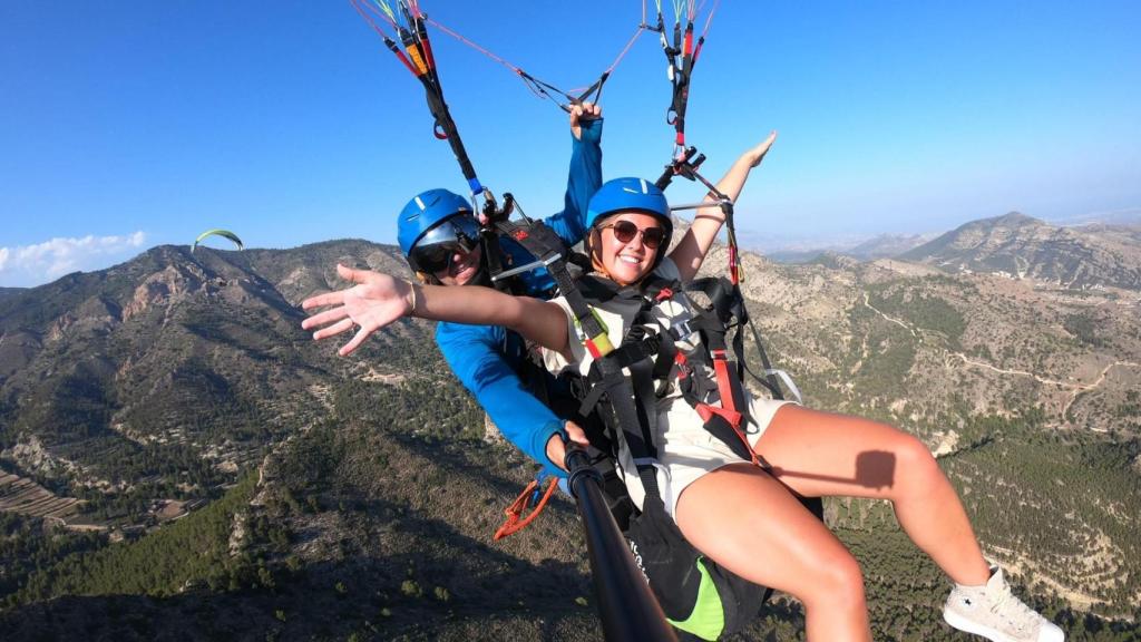 Un vuelo en parapente sobre Alicante.