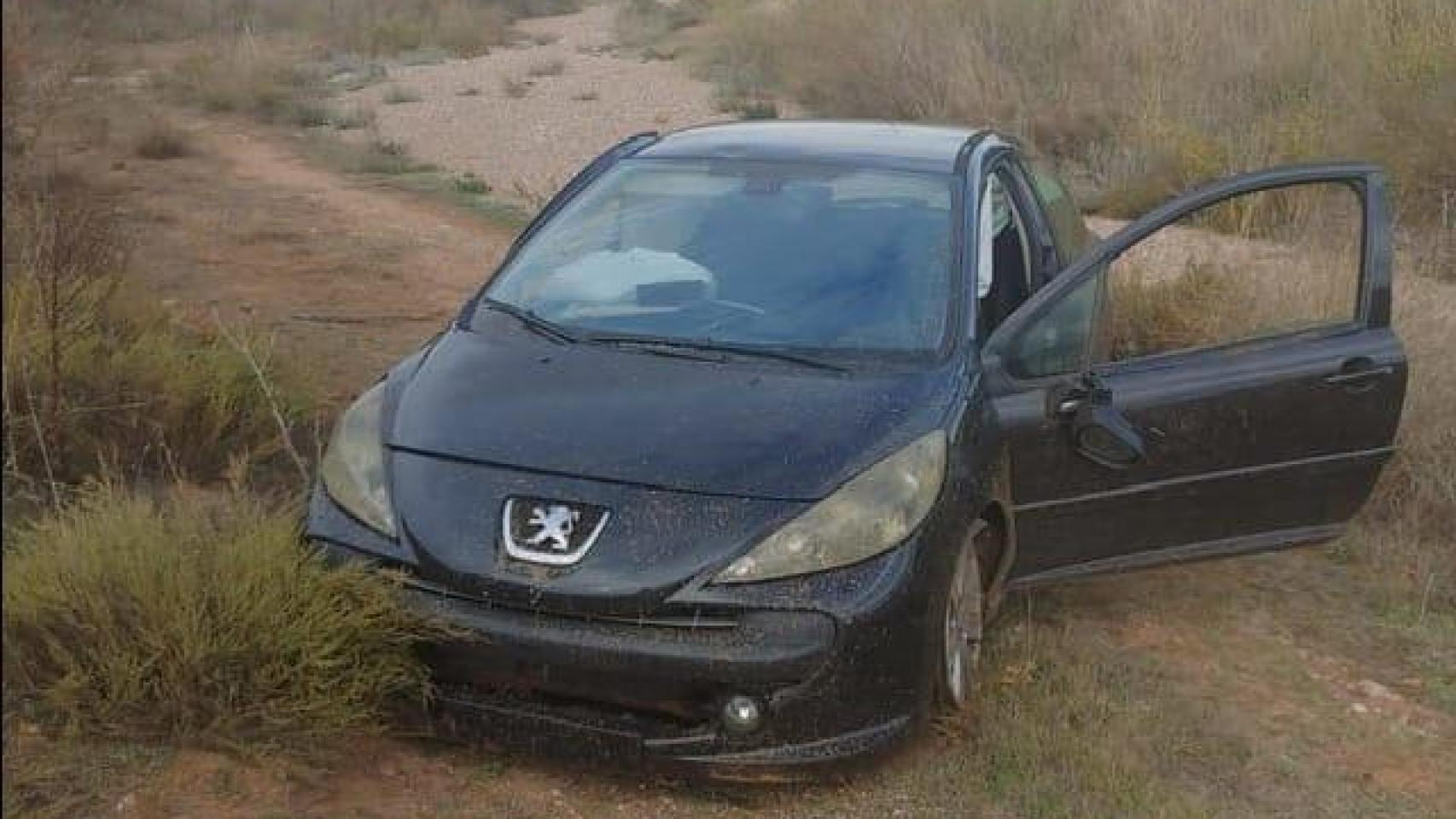 El vehículo del hombre tras sufrir un accidente