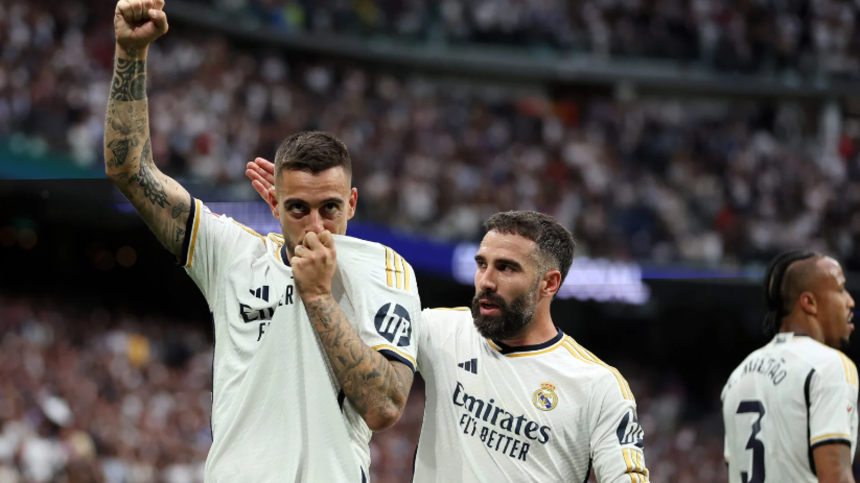 Joselu y Carvajal, celebran un gol del Real Madrid durante la temporada pasada.