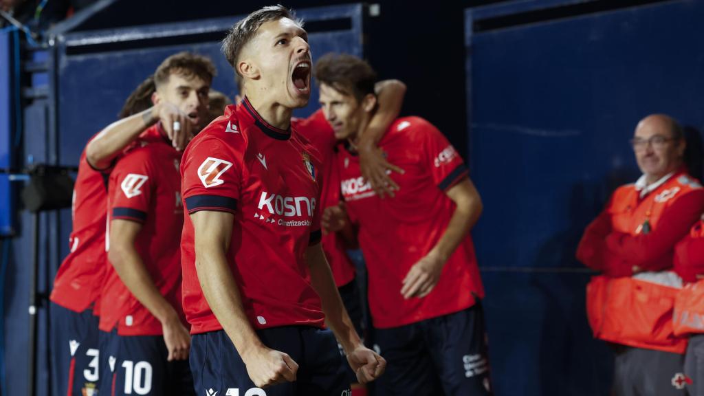 Bryan Zaragoza celebra un gol con Osasuna.