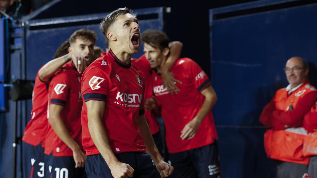 Bryan Zaragoza celebra un gol con Osasuna.