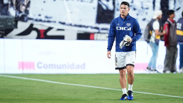 James, suplente en un partido con el Rayo Vallecano.