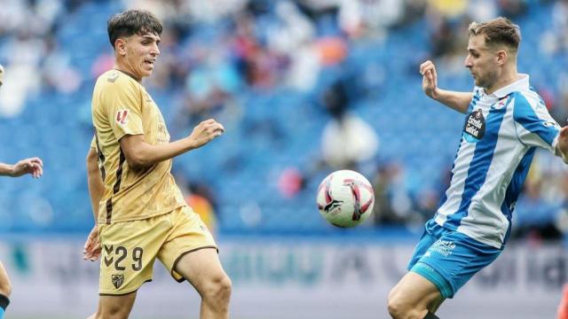 Un momento del partido entre el Málaga CF y el Deportivo el pasado fin de semana.