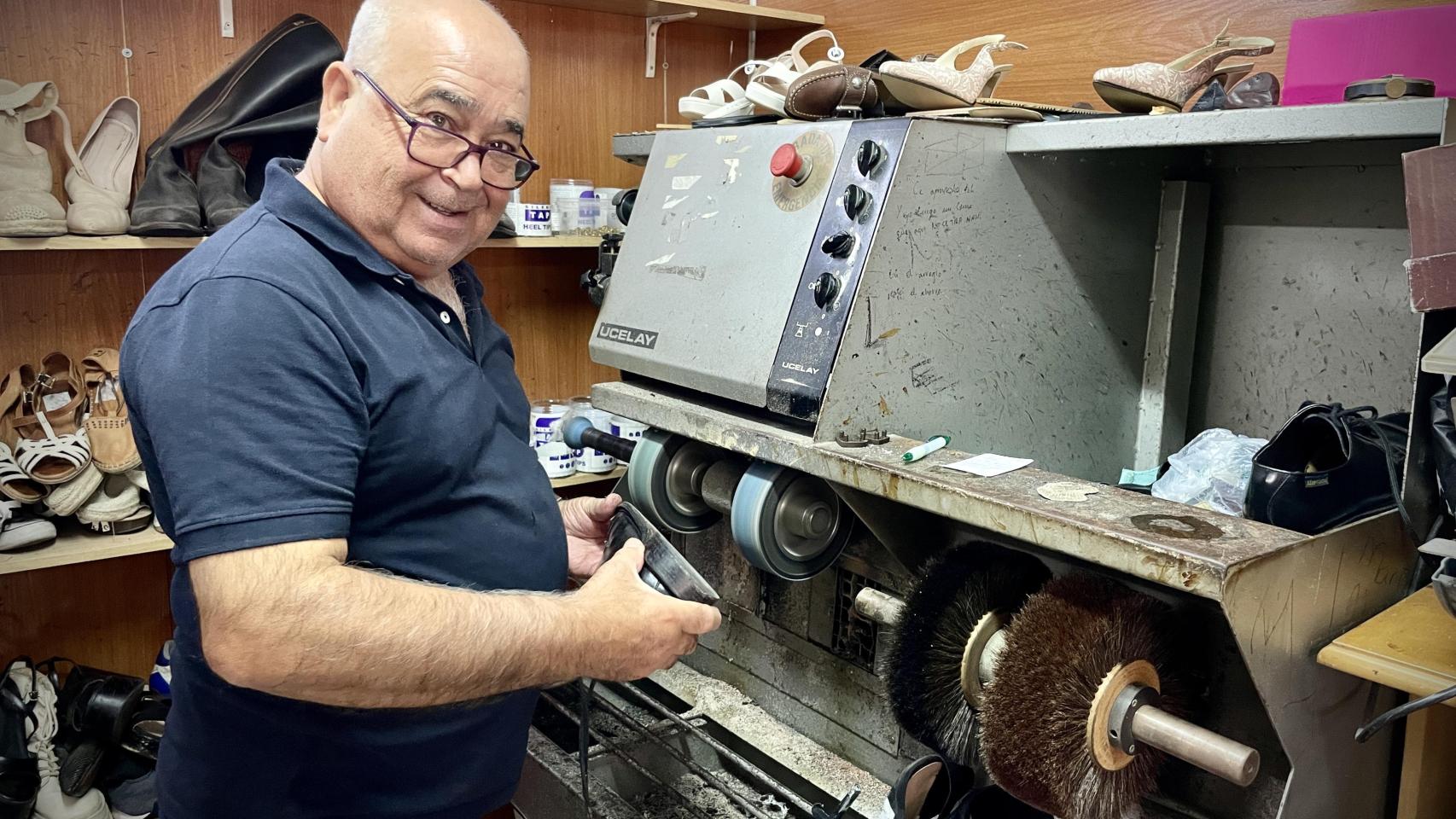 Manolo Martín, un gran profesional del calzado en Málaga.