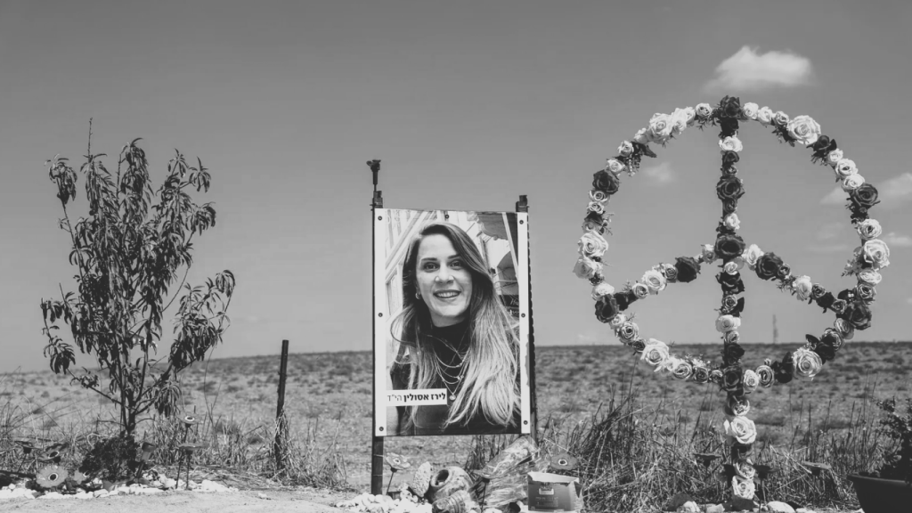 Memorial de una de las víctimas del atentado de Hamás el 7-O.