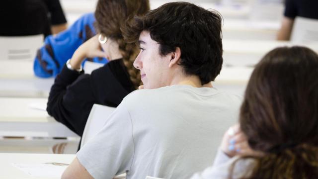 Alumnos realizan una de las pruebas de Selectividad en la Universidad Pablo de Olavide.