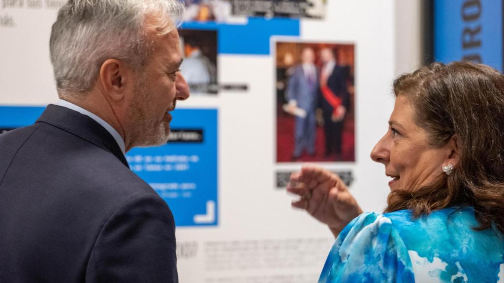 El presidente Azcón ha visitado la exposición que repasa los 50 años de vida de Industrias López Soriano