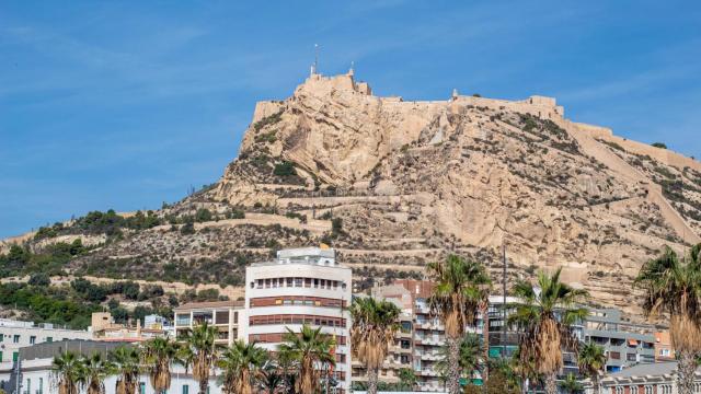 Vistas al castillo de Santa Bárbara, Alicante.