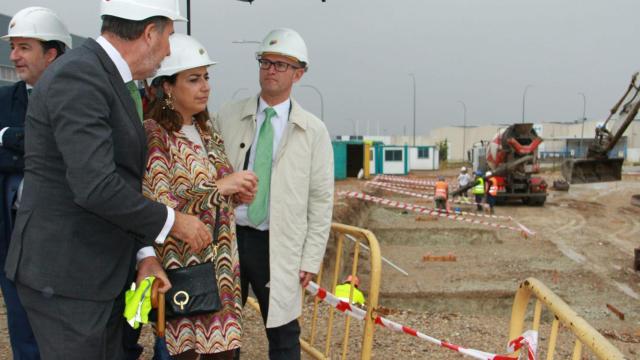 La alcaldesa de Palencia, Miriam Andrés visita las obras de la primera red de calor renovable de Iberdrola