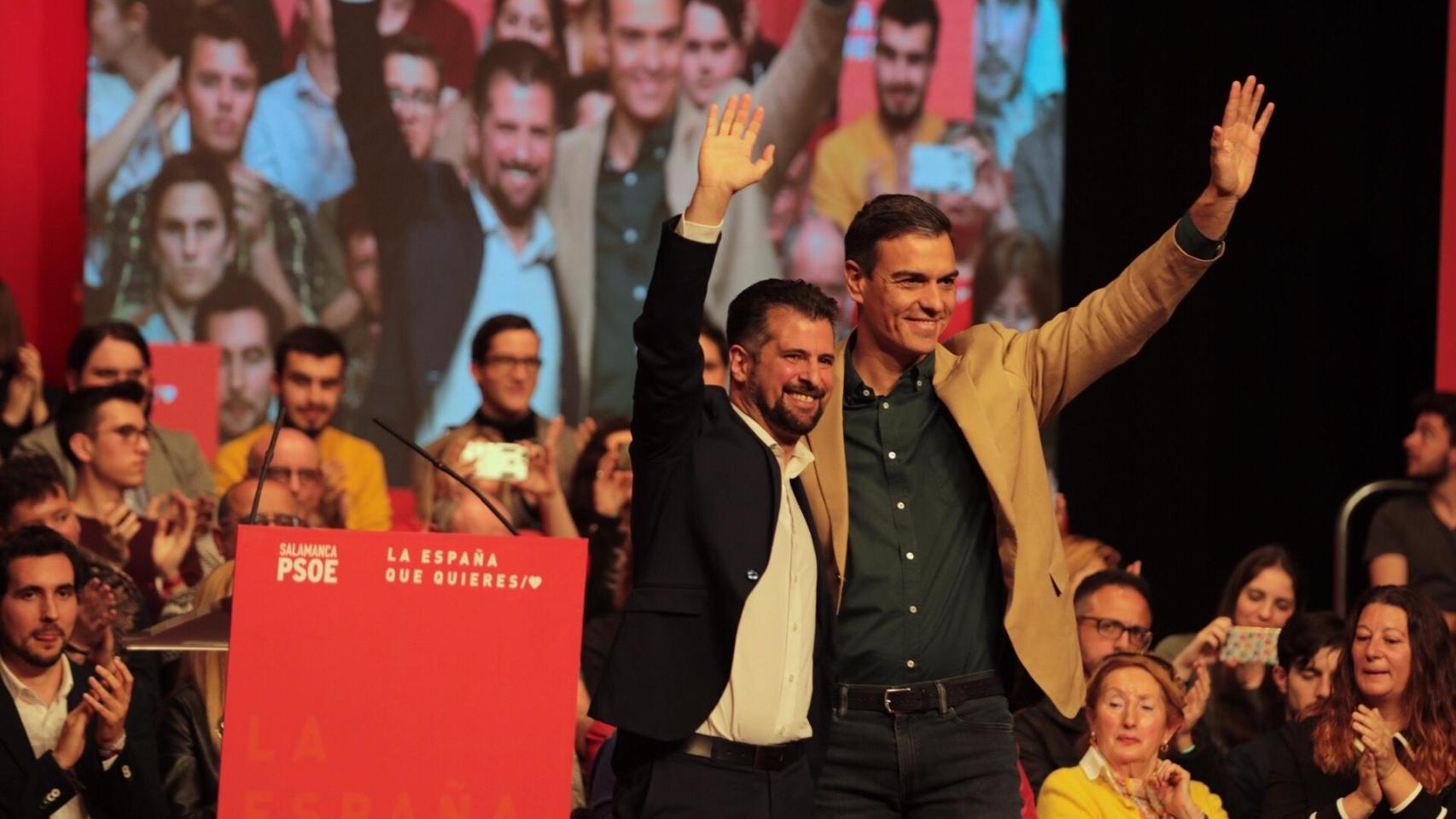 El presidente del gobierno, Pedro Sánchez, junto al candidato a la junta de Castilla y León, Luis Tudanca, en la presentación de candidatos del PSOE en 2019