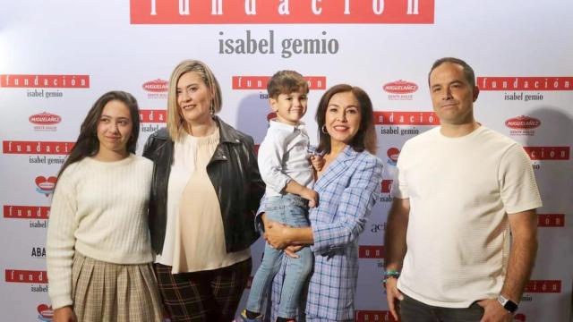 El pequeño Darío y su hermana protagonizan la campaña solidaria de Miguelañez para la Fundación Isabel Gemio