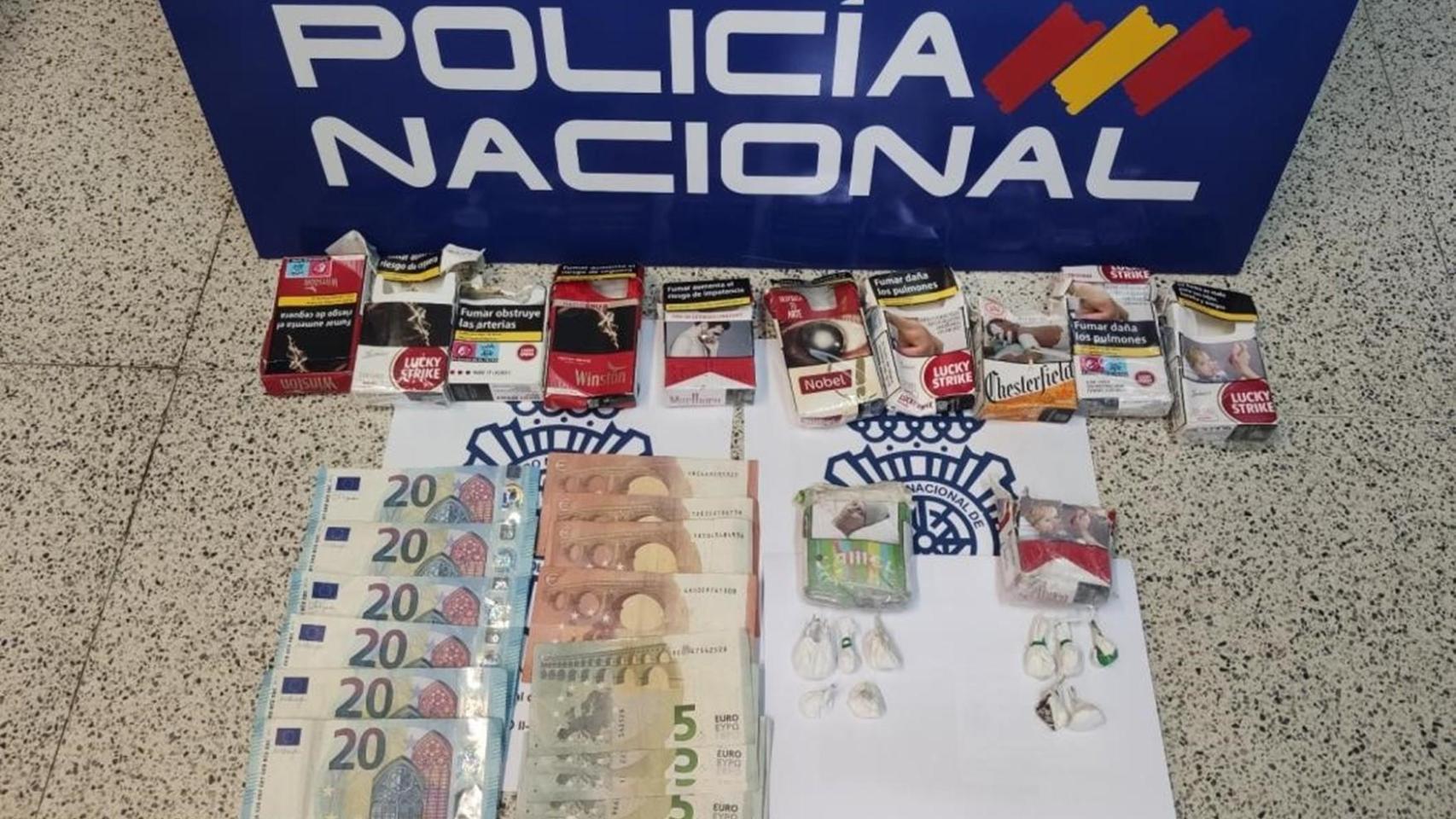 Artículos incautados a los dos detenidos