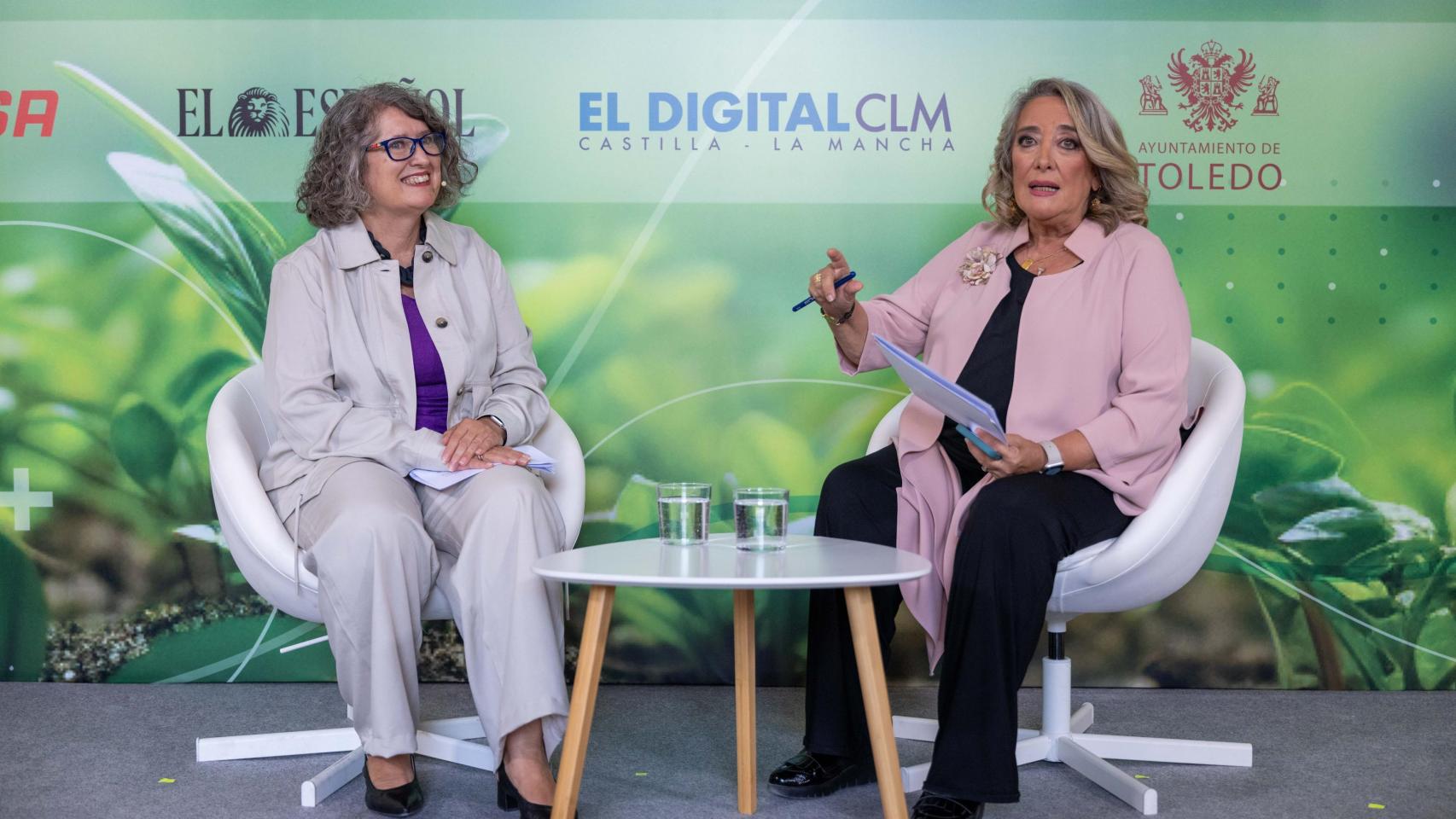 Mercedes Gómez junto a Esther Esteban.