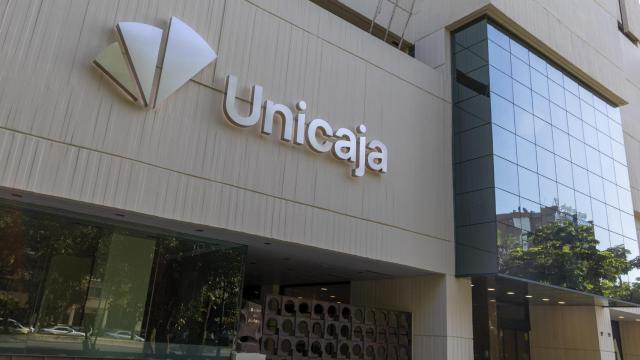 Unicaja impulsa el crecimiento de los autónomos con hasta 300 euros anuales por domiciliar impuestos