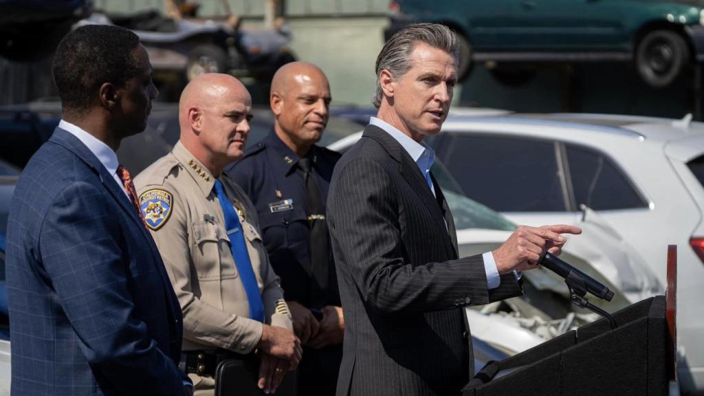 Gavin Newsom, gobernador de California, tumba la ley de inteligencia artificial.