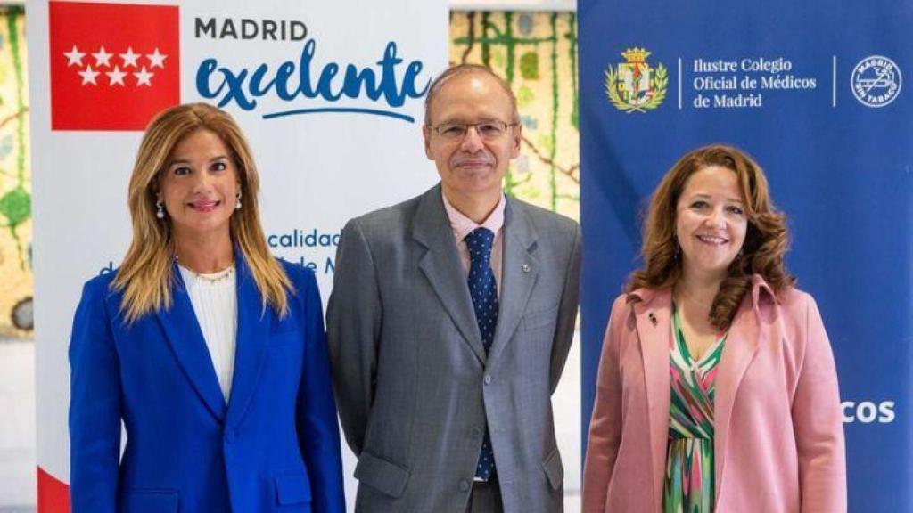 Manuel Martínez-Sellés, presidente del ICOMEM, entre la consejera de Sanidad, Fátima Matute, y la directora general de Madrid Excelente, Elena Mantilla