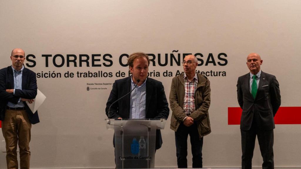 Inauguración de la muestra 'As Torres coruñesas'