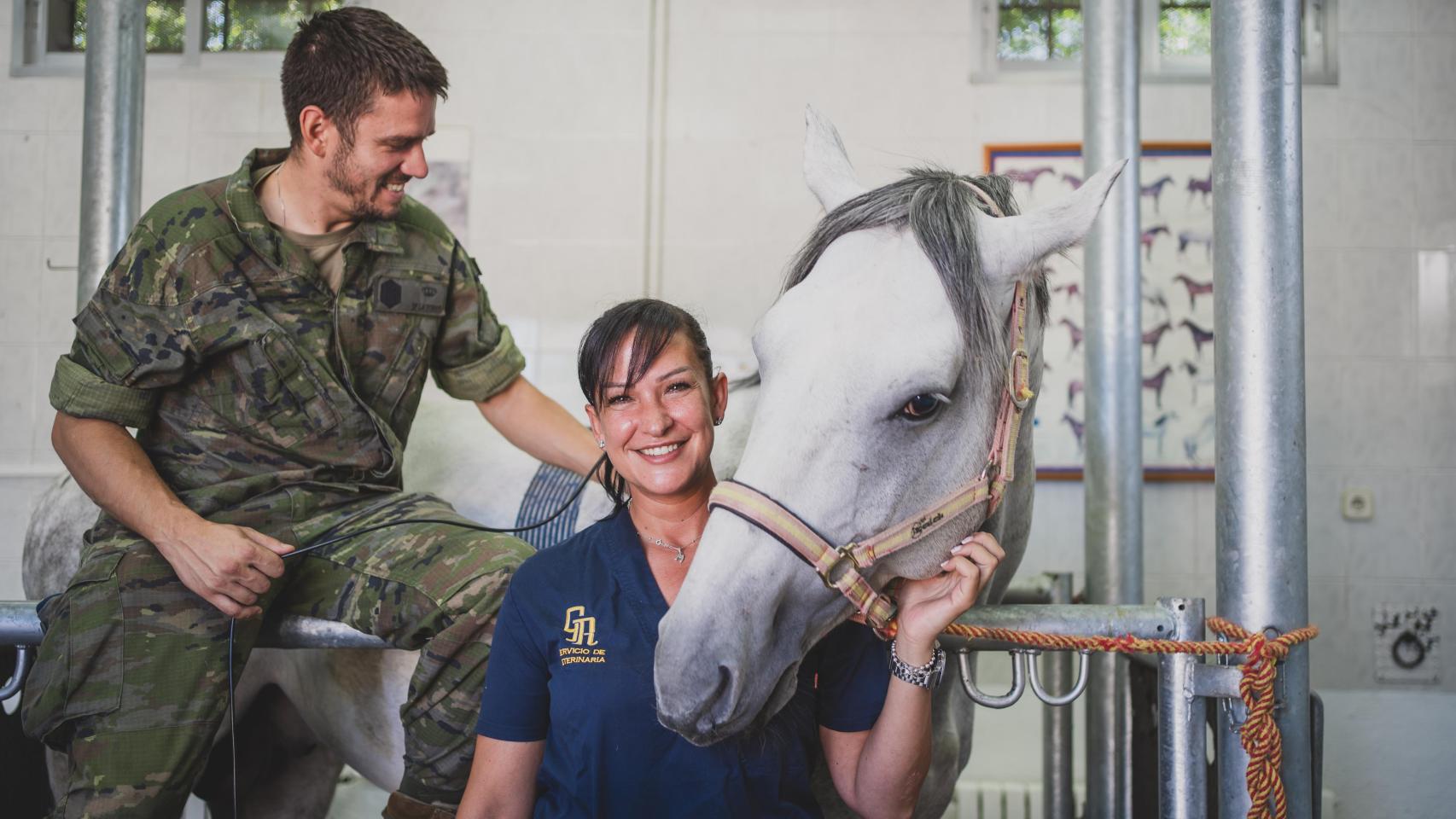 La capitán Maite Álvarez Fabián, en las instalaciones de la Guardia Real, en el cuartel 'La Reina' de Fuencarral-El Pardo, en Madrid.