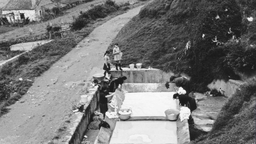 Fotografía antigua del lavadero de Montes.