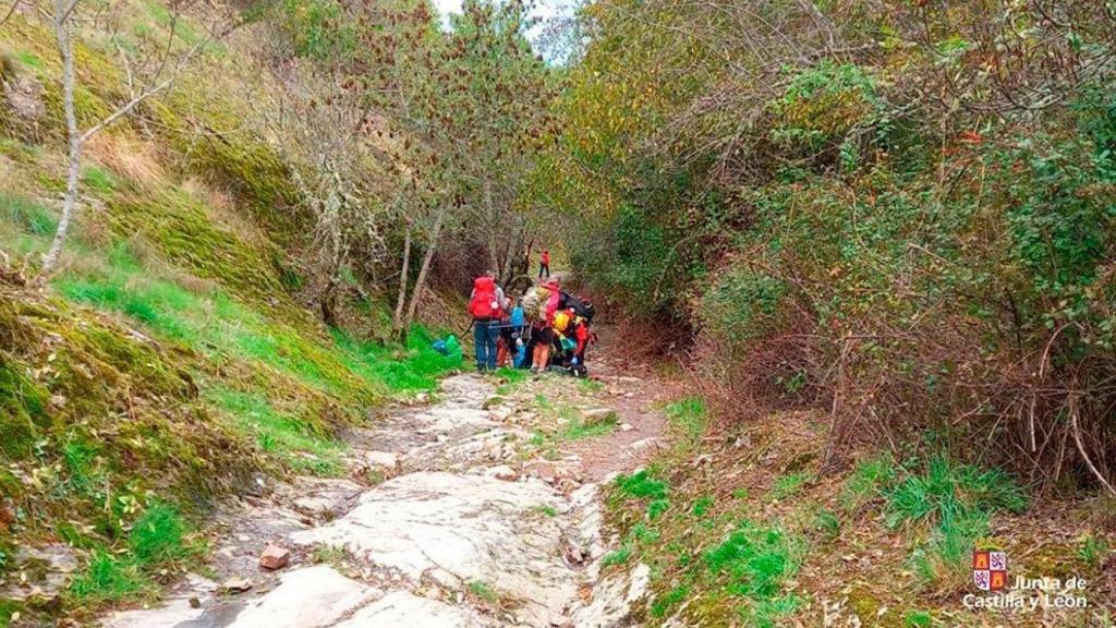 Rescate a uno de los peregrinos heridos en la provincia de León