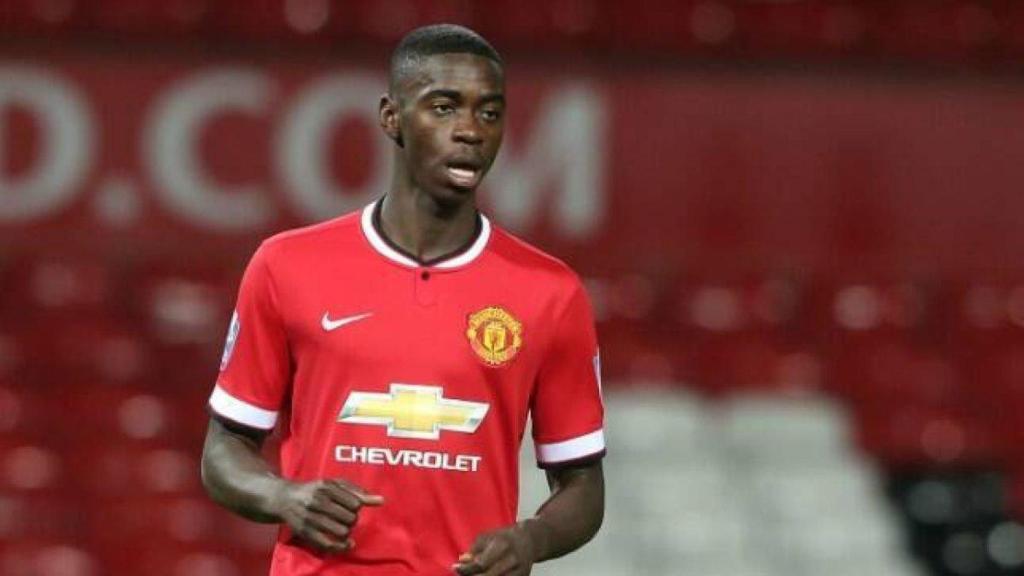 Axel Tuanzebe, durante su etapa en el Manchester United.