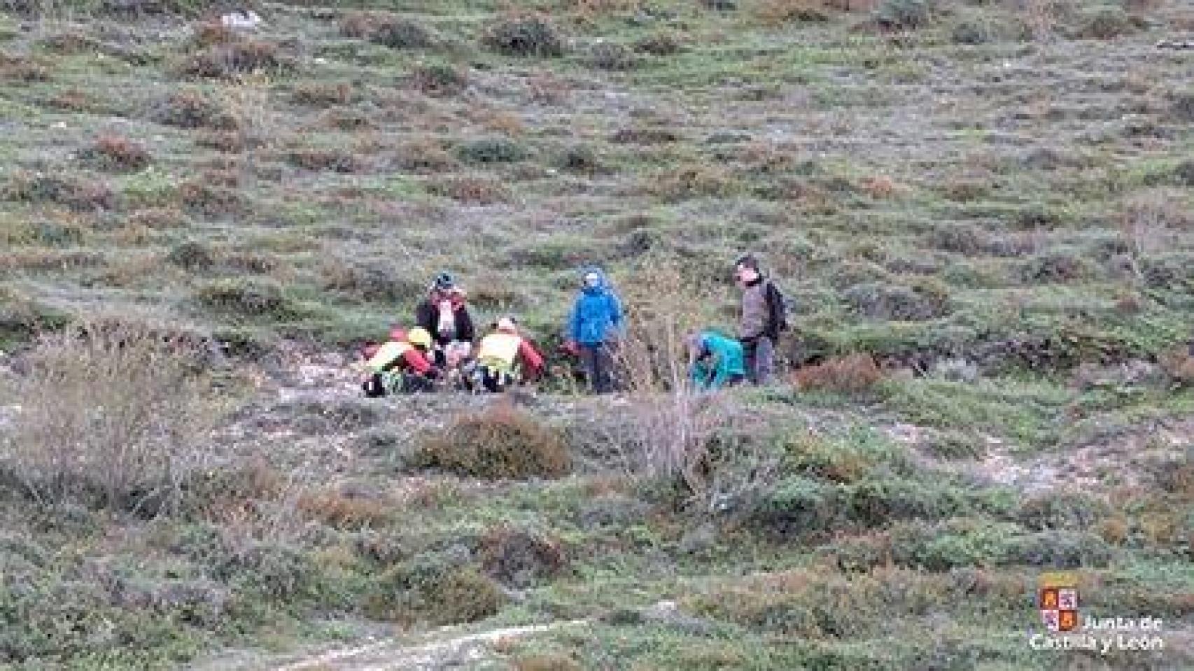 Imagen del rescate a la senderista herida en Burgos