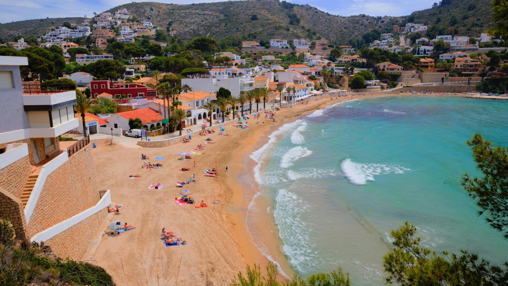 Una imagen de una localidad costera de Alicante (El Portet, Moraira).