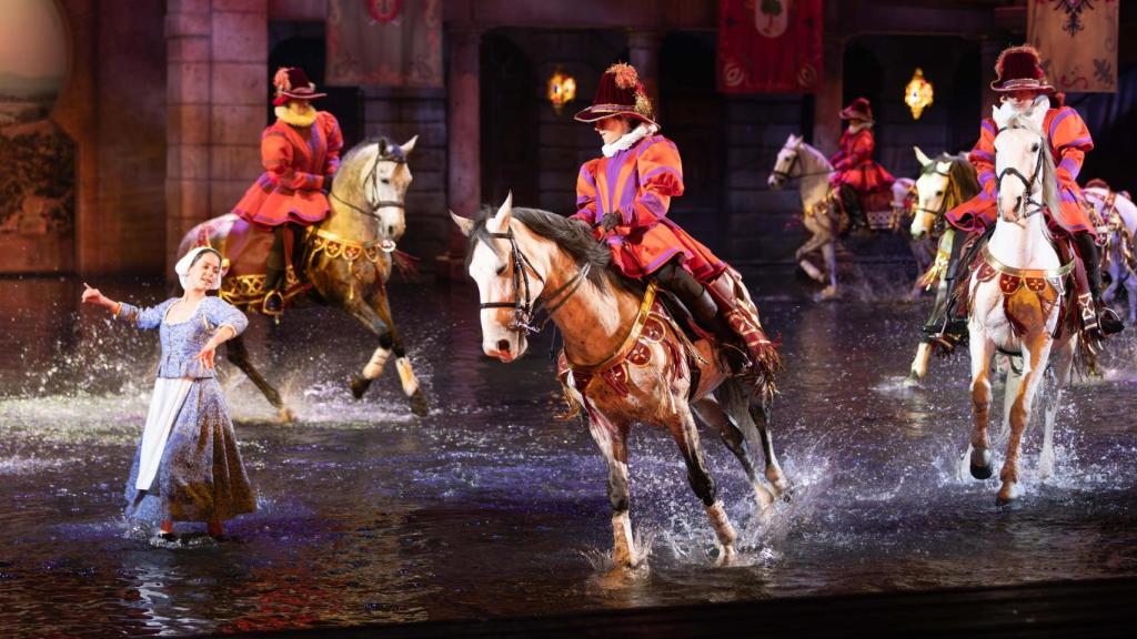 Jinetes y actrices de Puy du Fou.