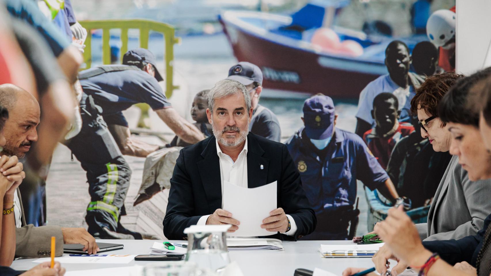 El presidente de Canarias, Fernando Clavijo, reunido con varias ONGS.