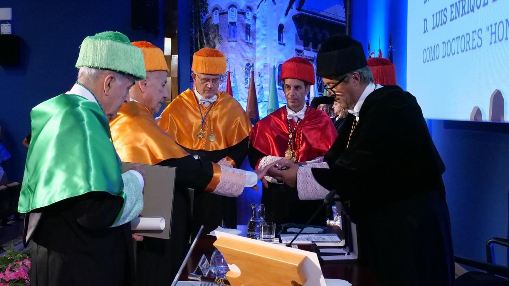 El rector de la UMA con Alejandro Portes y Luis Enrique de la Villa.