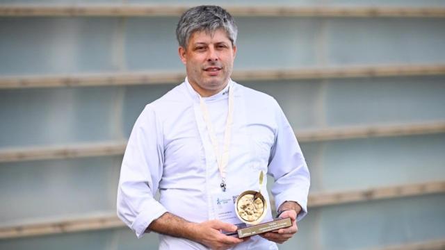 José Manuel Mallón elabora la mejor sopa de pescado de España.