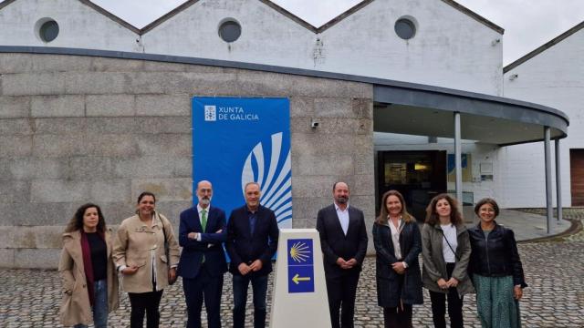 El director de Turismo de Galicia, Xosé Merelles, se ha reunido este martes con los alcaldes del Camino Portugués de la Costa para abordar las necesidades de este itinerario.