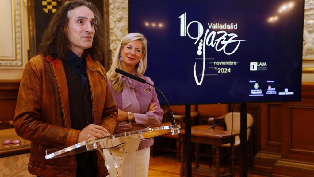 El asesor artístico del certamen, el saxofonista vallisoletano José Luis Gutiérrez, junto a la concejala de Cultura, Irene Carvajal