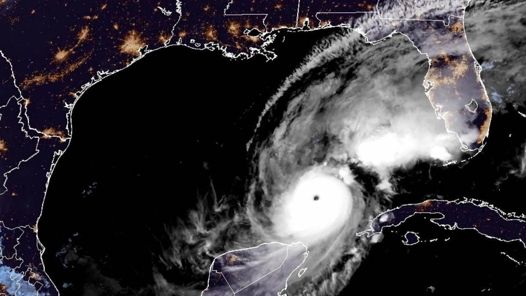 El huracán Milton aproximándose a Florida.