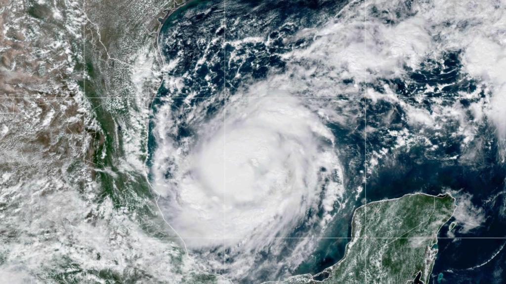 Imagen de satélite del huracán Milton a su paso por el Golfo de México.