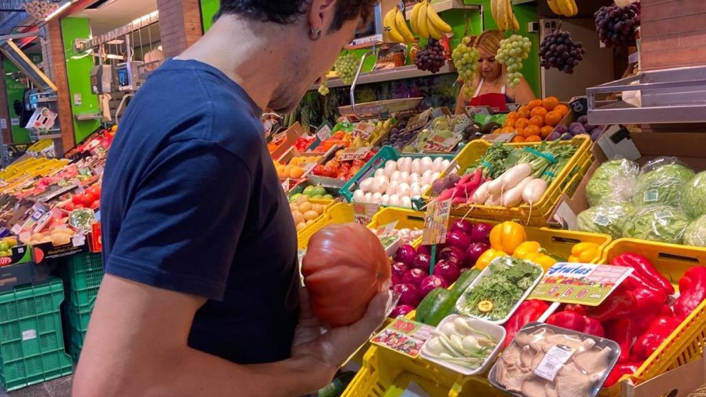 Eneko Atxa en el Mercado de Triana de Sevilla.