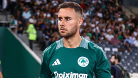 George Baldock, durante un partido con el Panathinaikos.