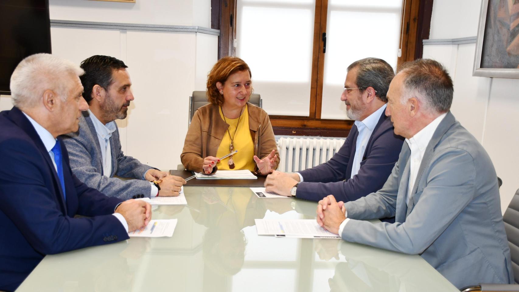 Reunión entre Fedeto y la Diputación de Toledo.