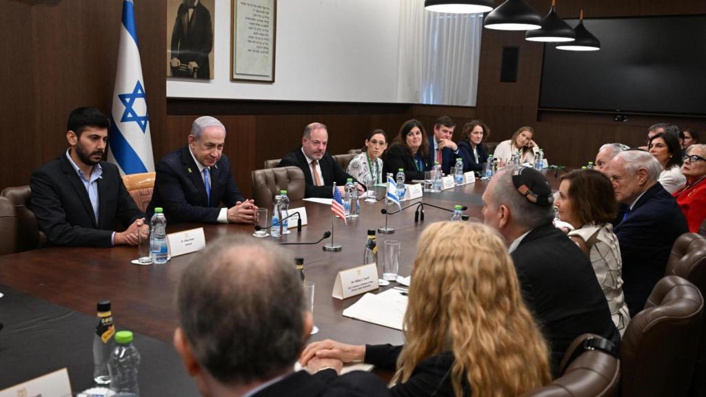 Benjamin Netanyahu, en un encuentro con una delegación de la conferencia de presidentes de las principales organizaciones judías de EEUU.