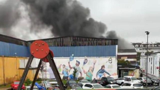 Incendio en un taller mecánico de O Temple, en Cambre (A Coruña)