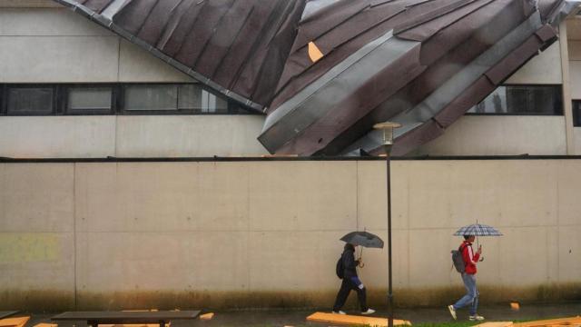 Desprendimiento del tejado del Conservatorio de Música de Santiago.