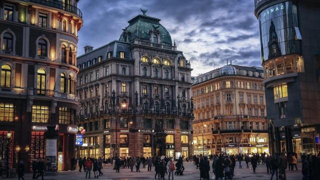 Viena: calles adoquinadas, edificios históricos y tranquilas plazas