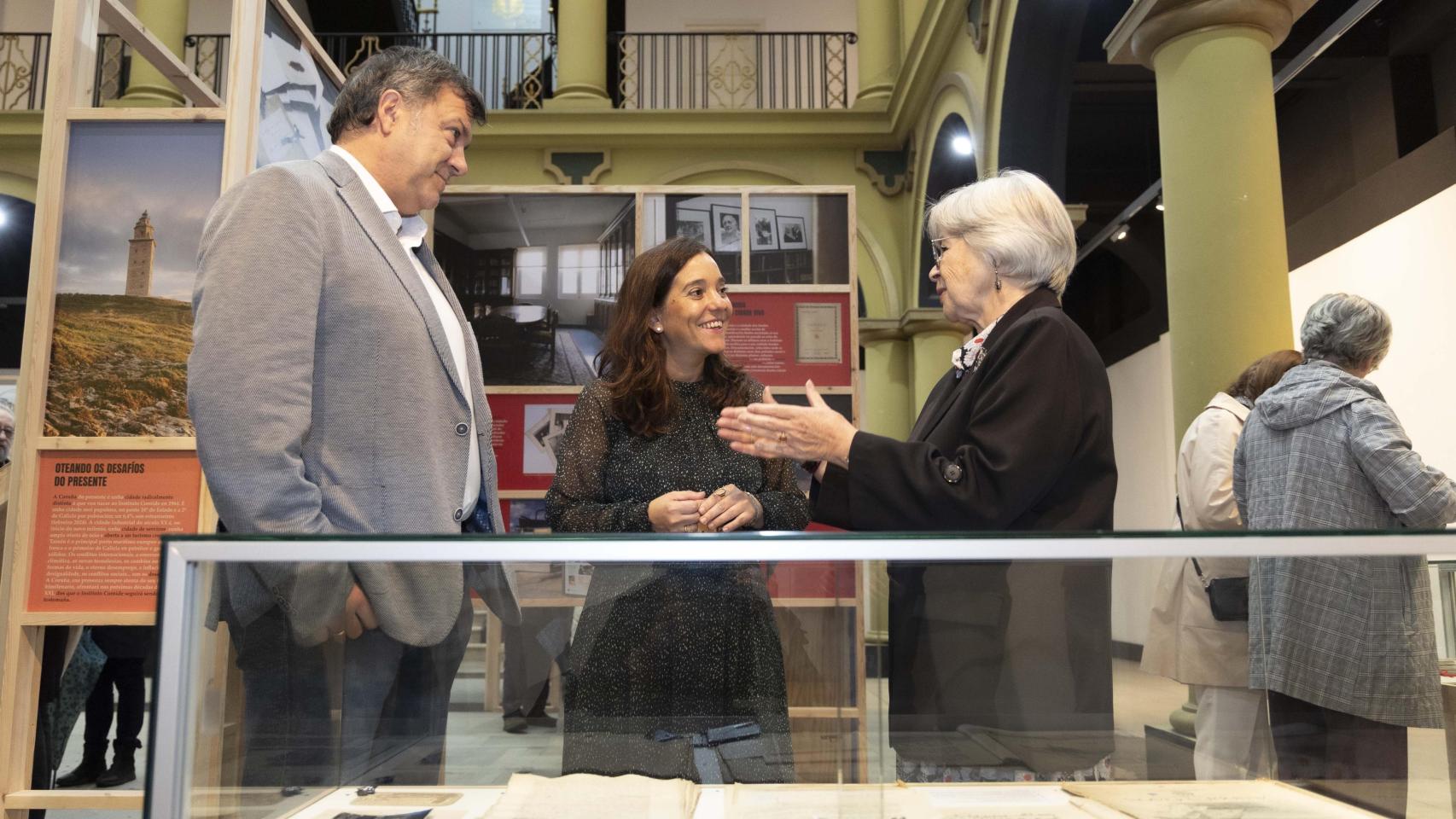 Inauguración de la muestra por el 60 aniversario del Instituto Cornide de A Coruña