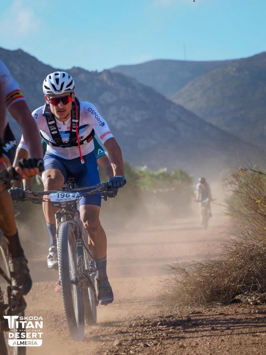 Paco García, durante una de las cuatro etapas de la Skoda Titan Desert de Almería.